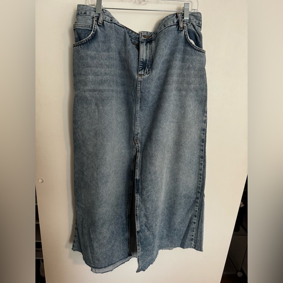 Pilcro size 18, denim maxi skirt w/ front slit - Picture 1 of 2